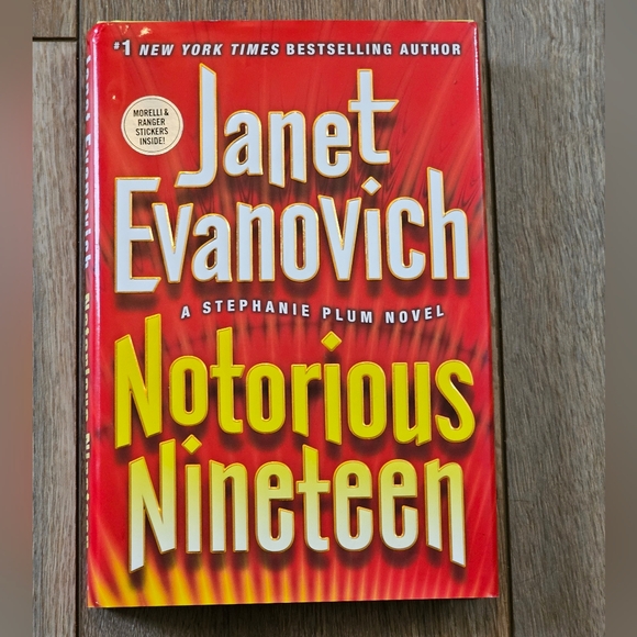 Notorious Nineteen: A Stephanie Plum Novel by Janet‎ Evanovich HC 1st Edition - Picture 1 of 6